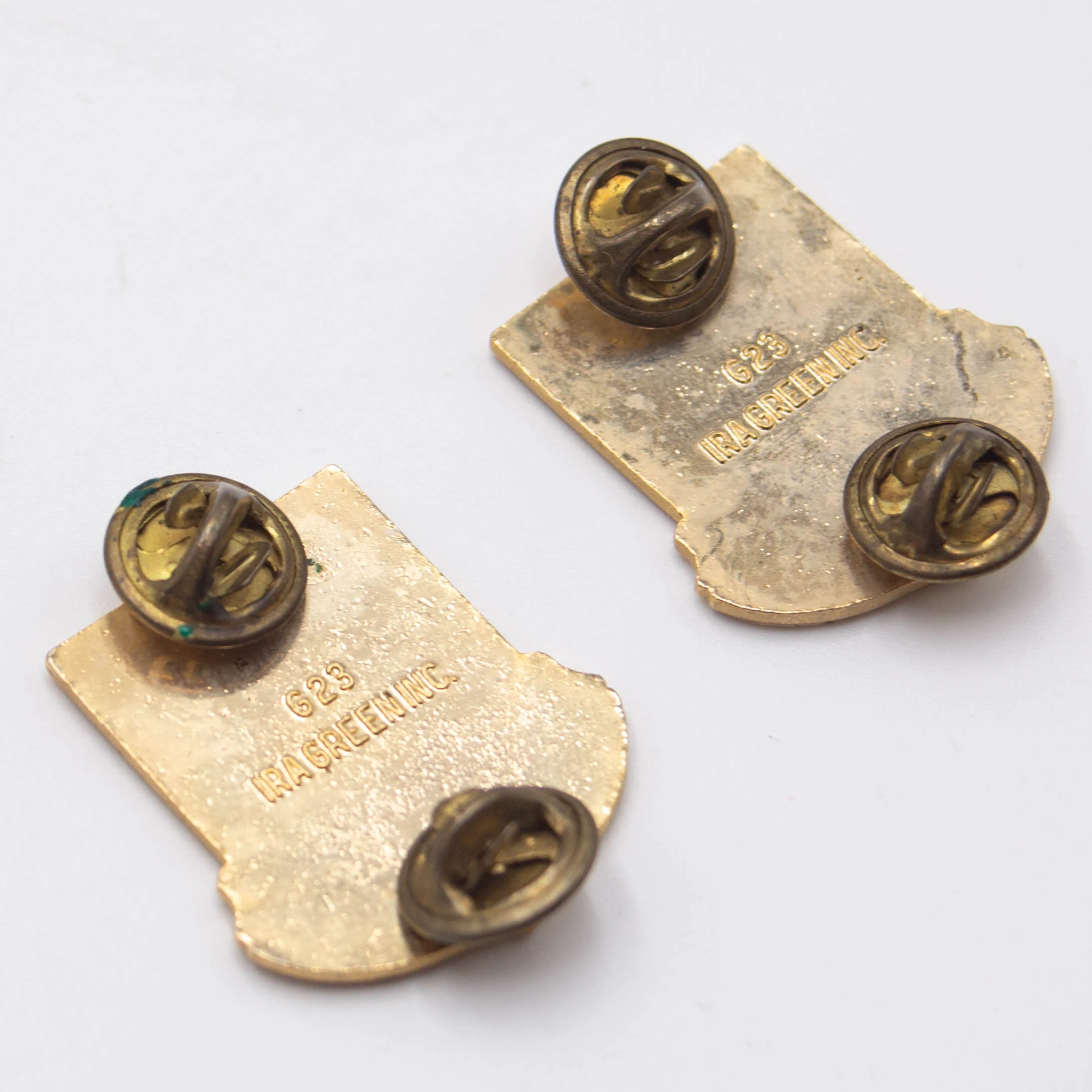 103th Armor Regiment Unit Crest D.I. Pin Pair - Image 2