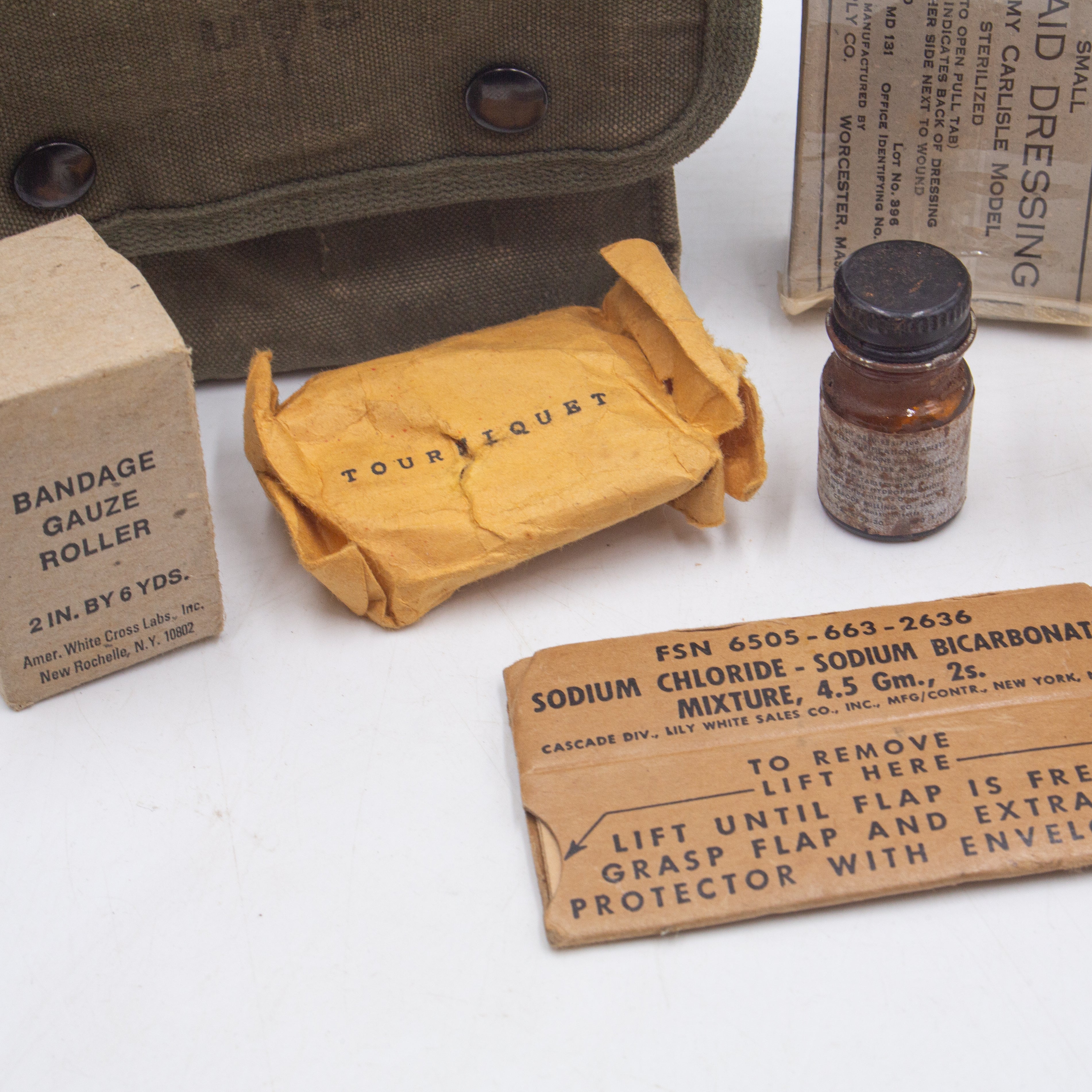 Rare Early Vietnam War USMC Jungle First Aid Kit (JFAK) - Image 2