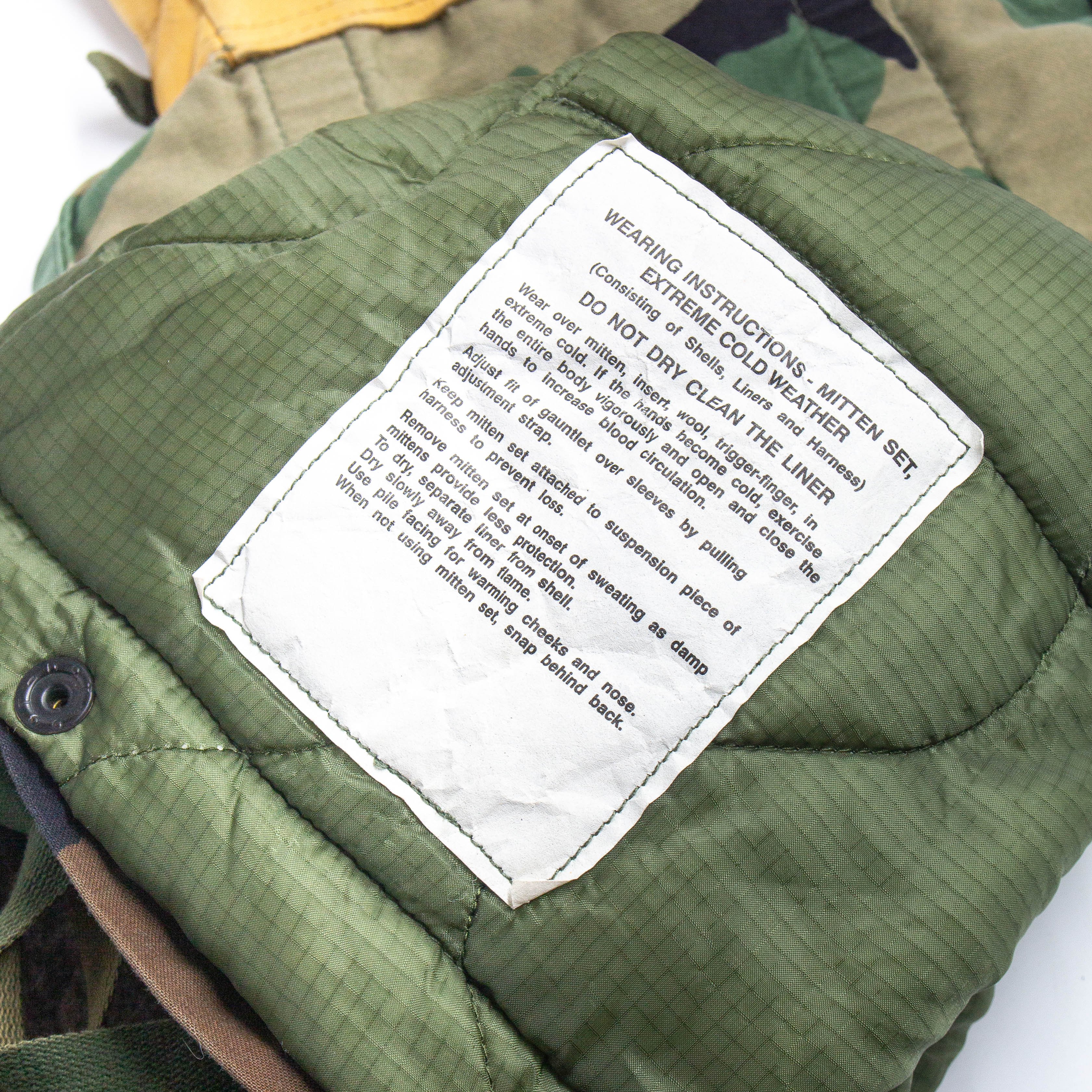 US Military Woodland Extreme Cold Weather Mittens - Large - Image 4